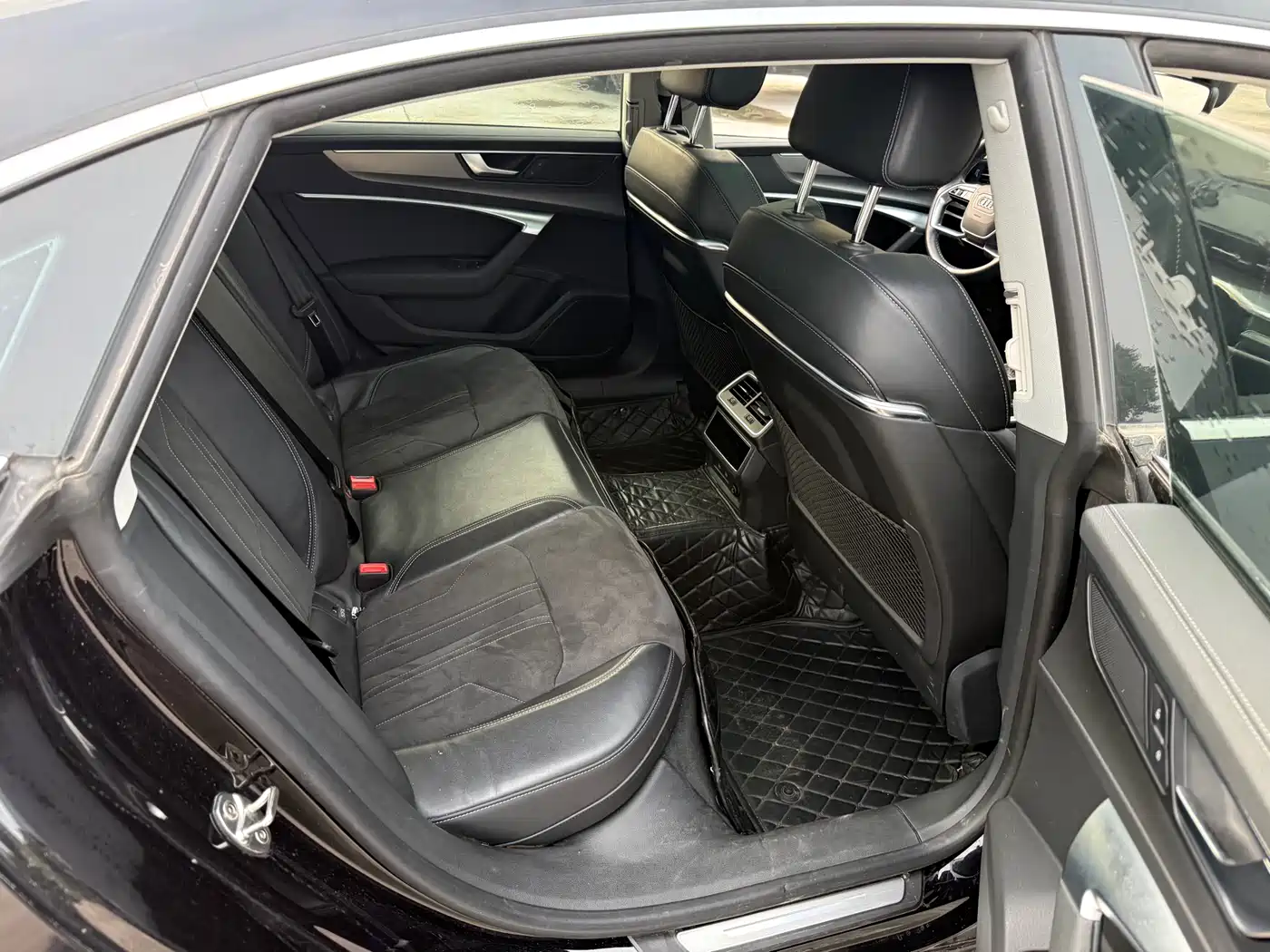 Audi A7L 2024 45TFSI S-line Dream Edition Crystal Package фото 9