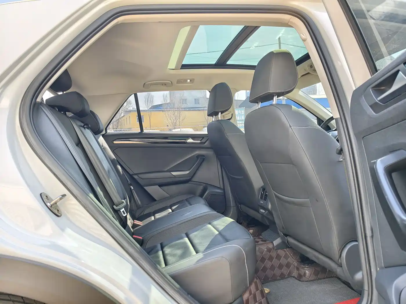 VOLKSWAGEN T ROC EXPLORING SONGS