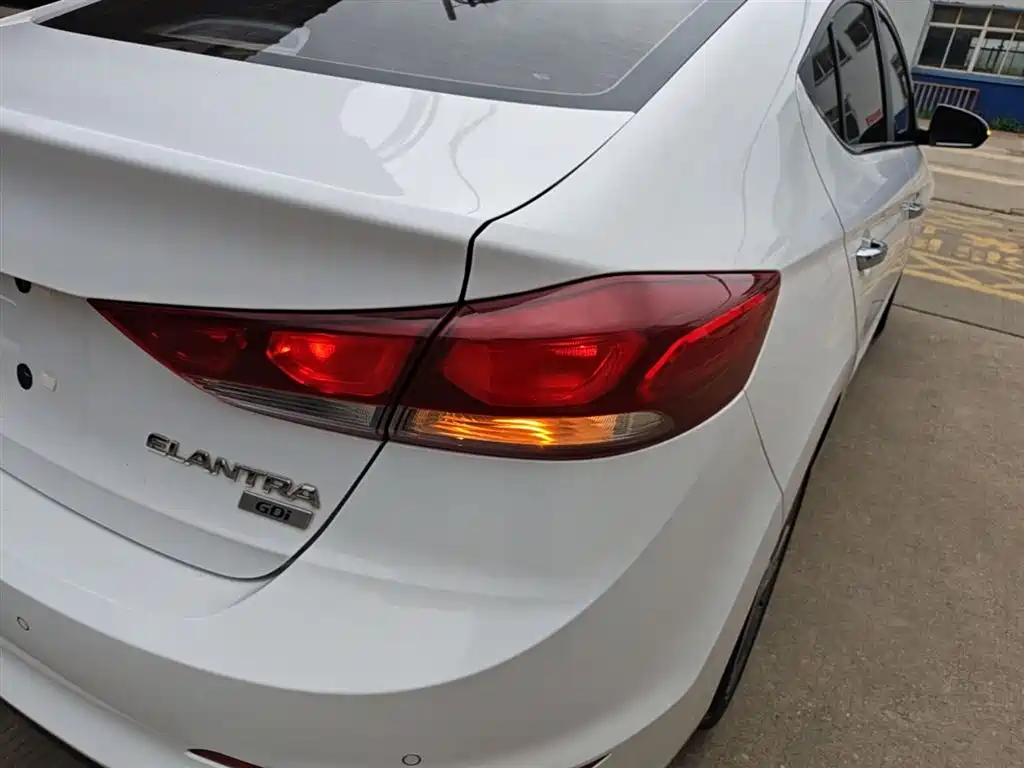 Hyundai Elantra 2016 Model 1.6L Automatic Smart Elite фото 8