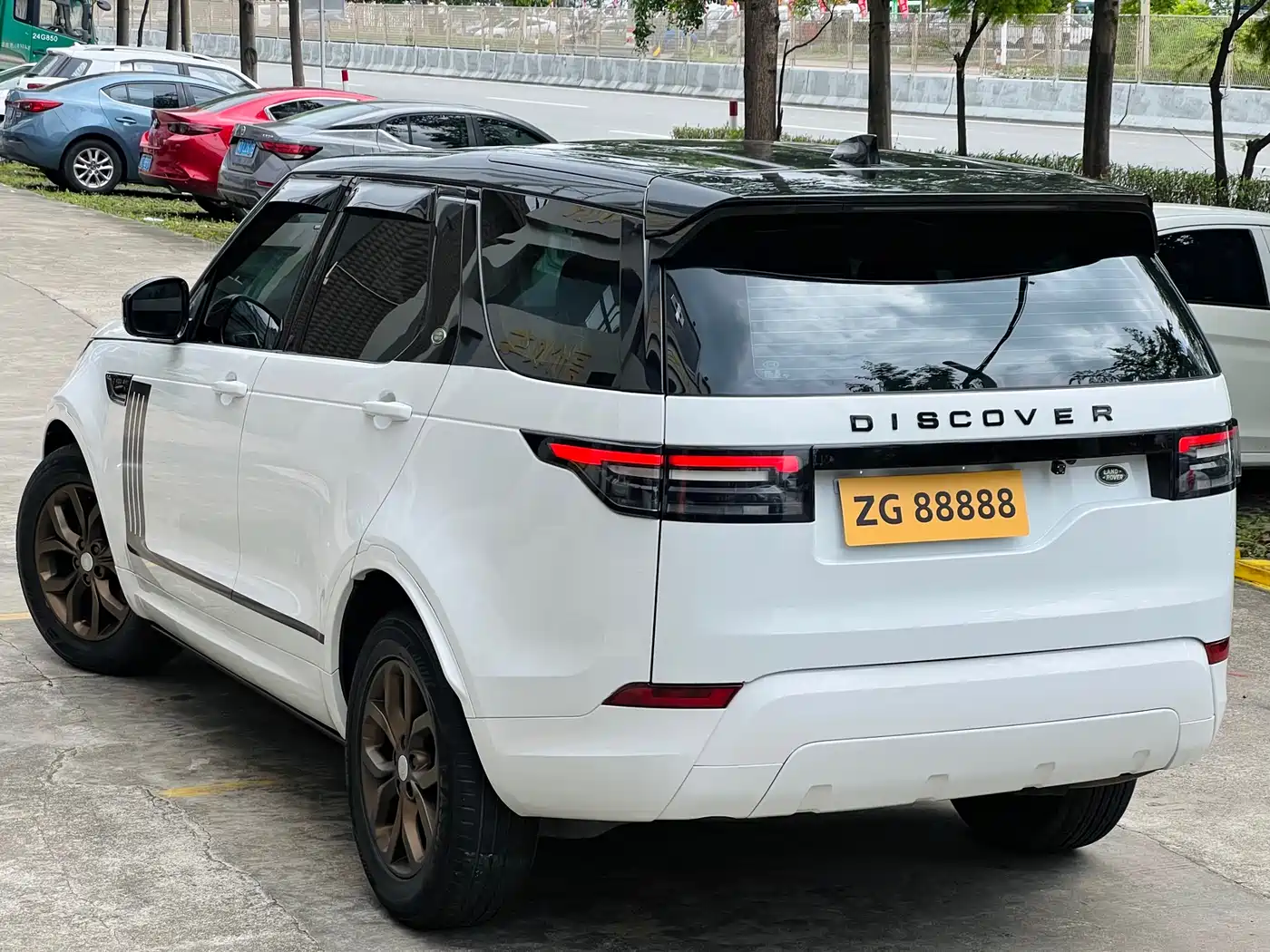 Land Rover Discovery 2018 2.0T SE фото 6