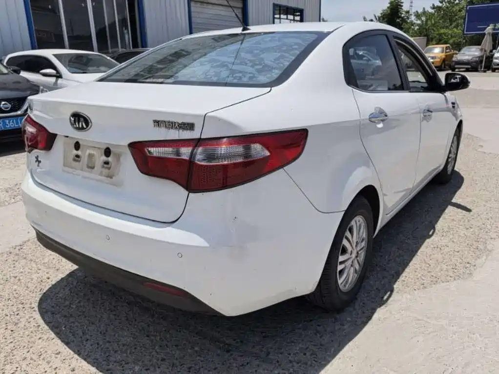 Photo 3 - Kia K2