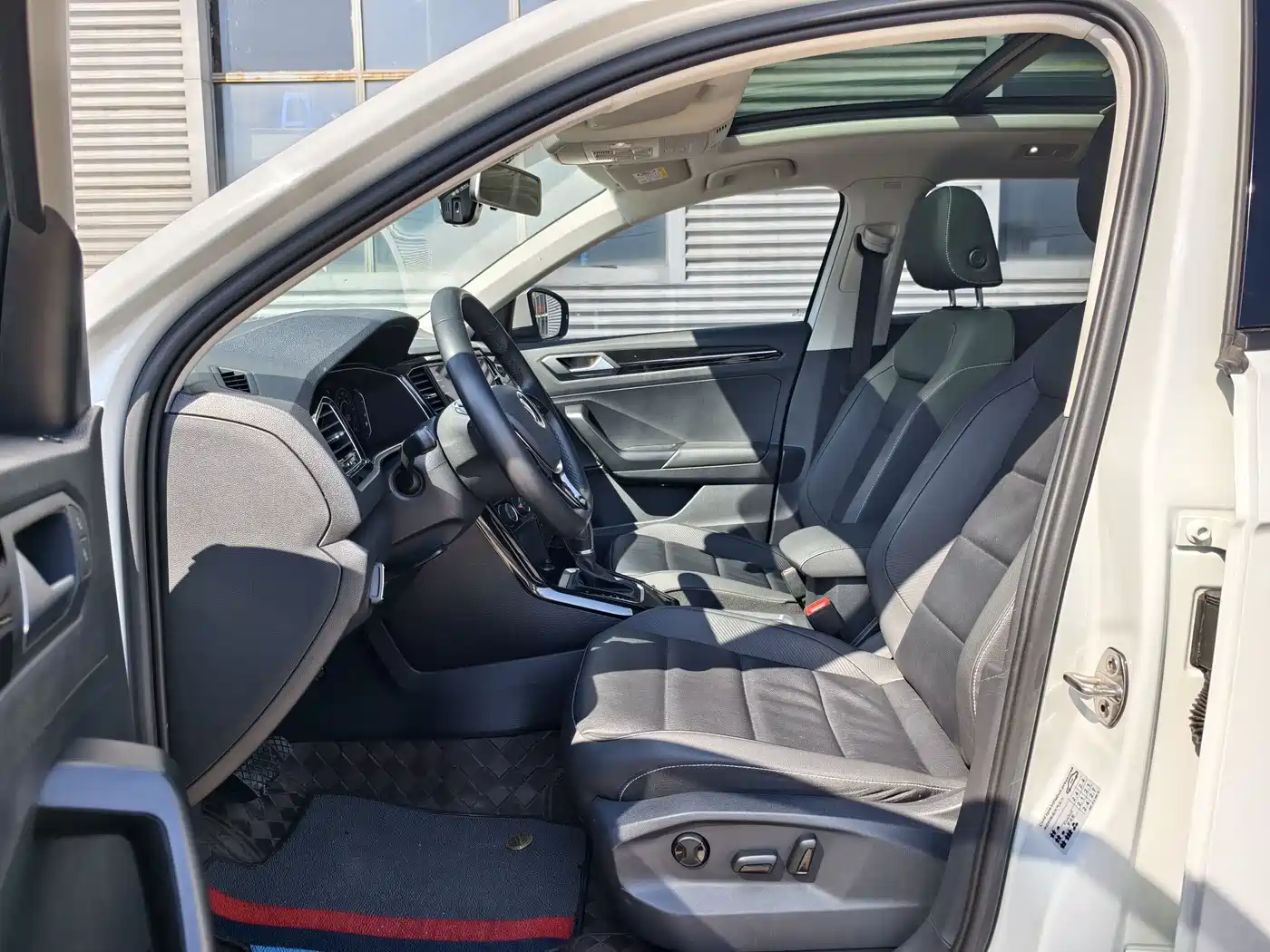 VOLKSWAGEN T ROC EXPLORING SONGS