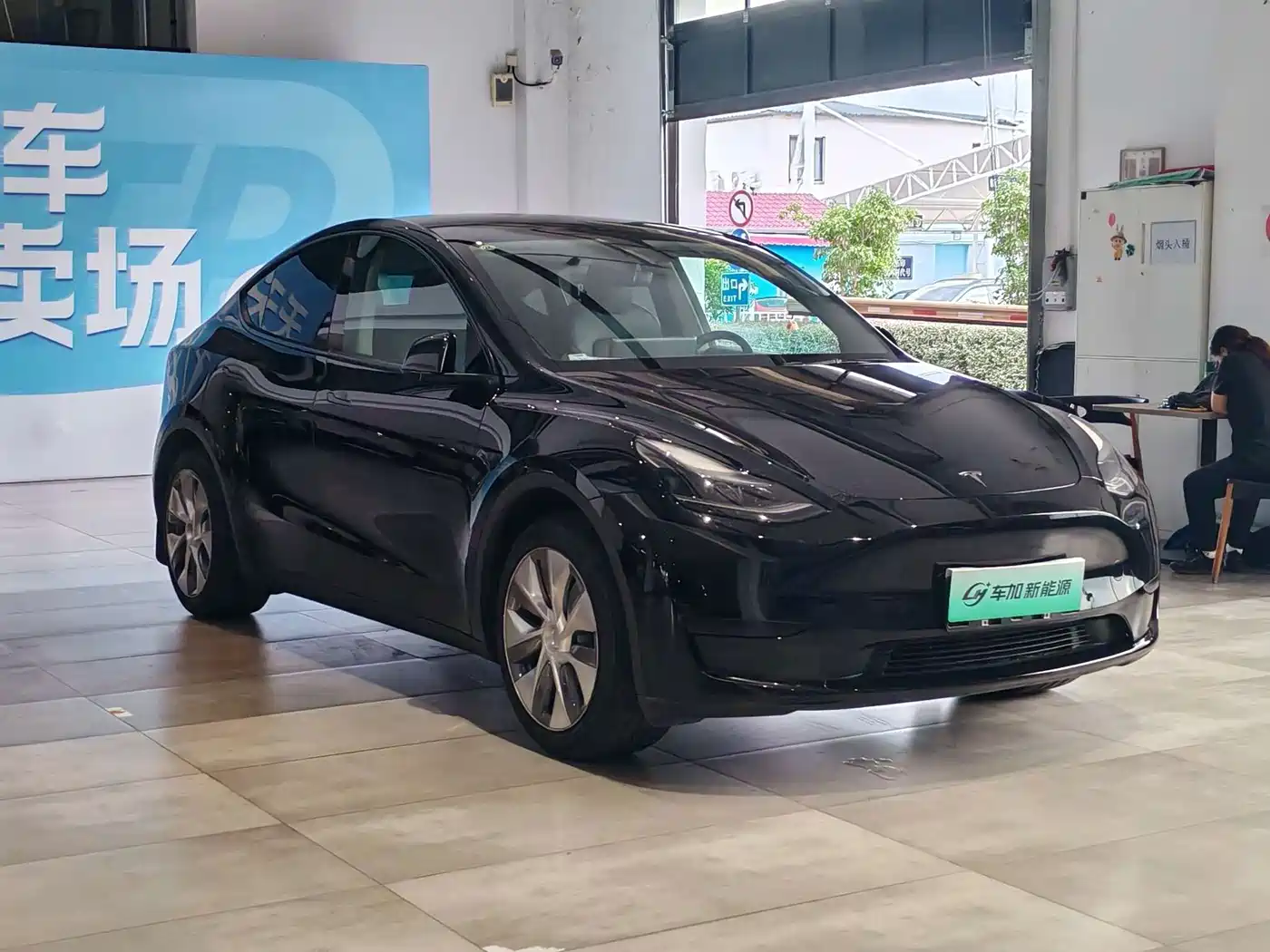 Фото 3 - Tesla Model Y