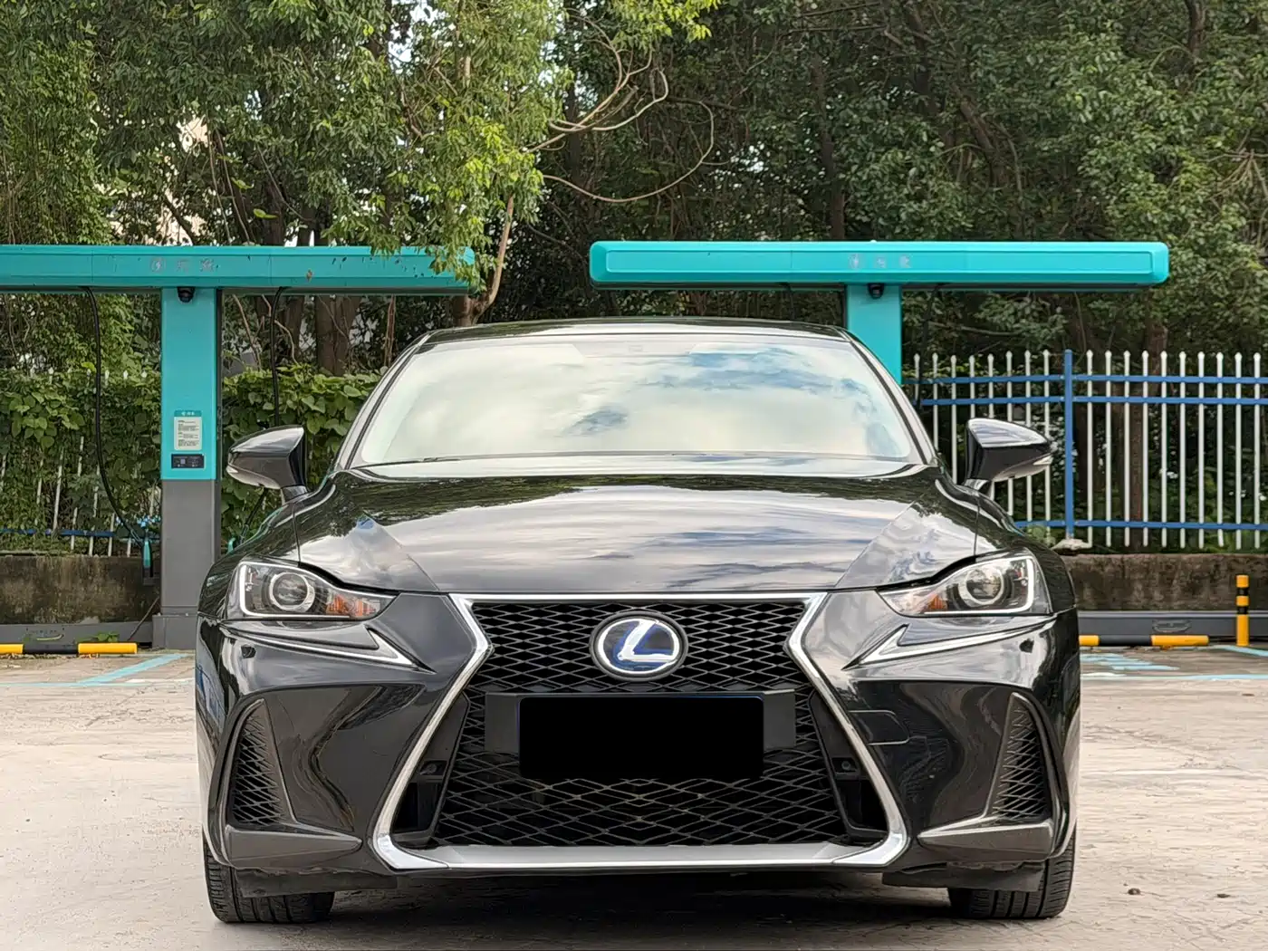 Lexus IS 2018 2017 300 Leading Edition