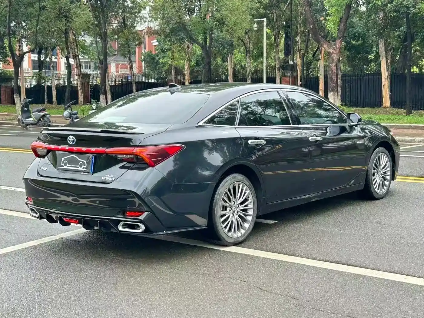 Toyota Avalon 2019 Hybrid 2.5L XLE Premium Edition China V фото 4