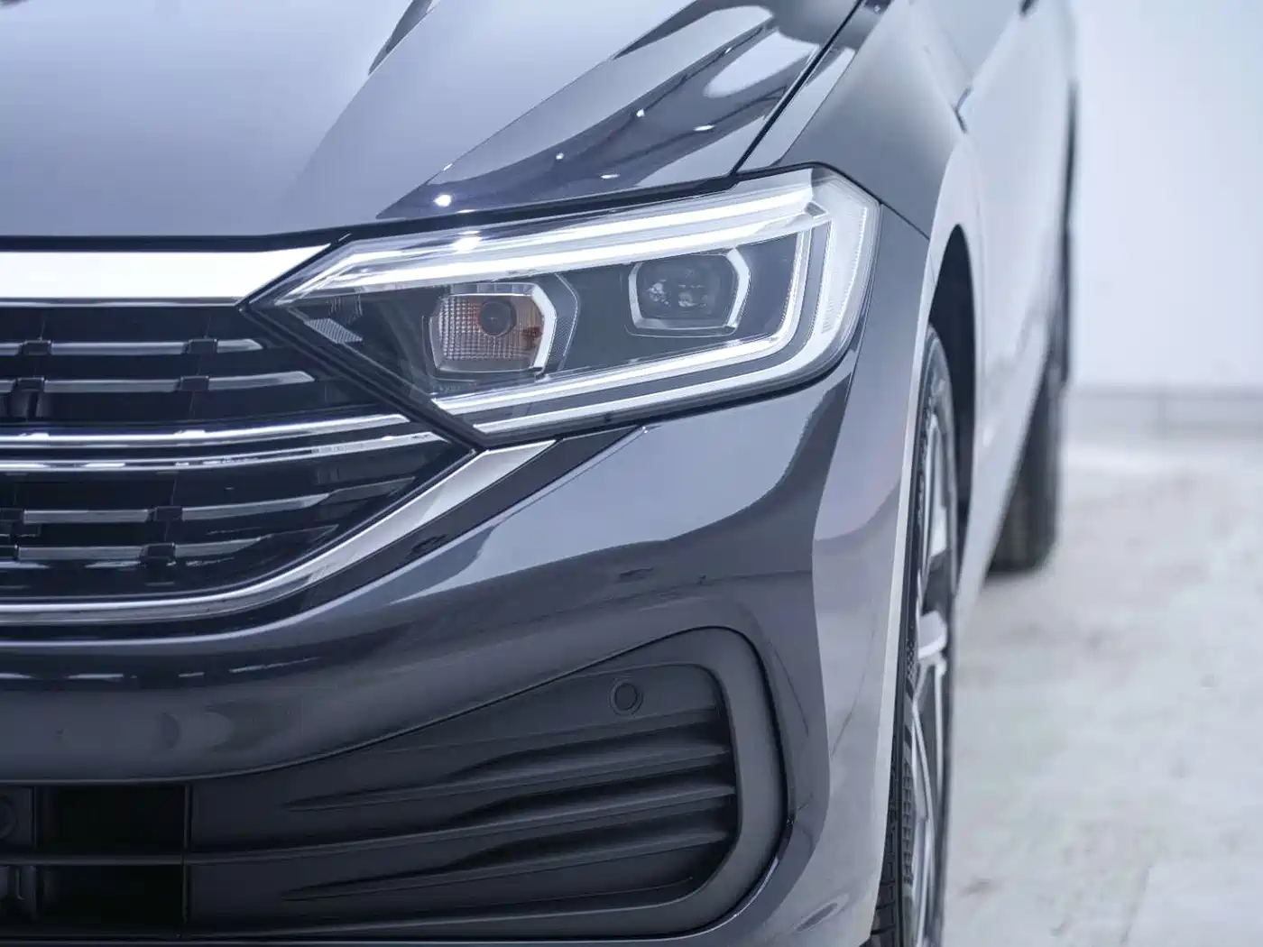 Volkswagen Sagitar 2025 Model Year 3rd Facelift 300TSI DSG Surpassing Edition фото 4