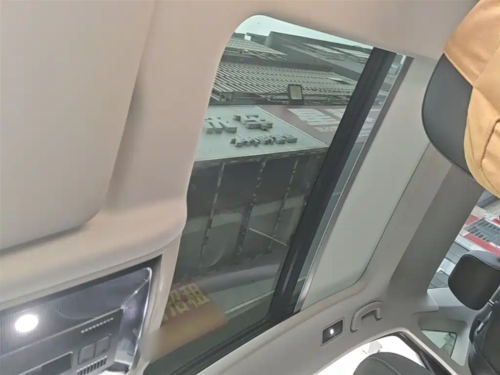Volkswagen Passat 2022 330TSI Starlight Elite Edition фото 18