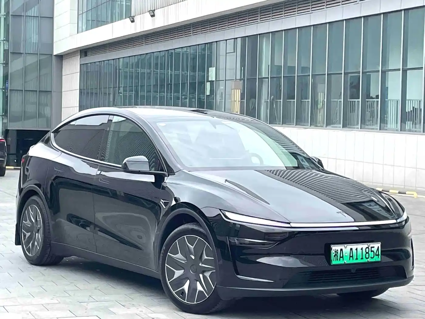 Tesla Model Y 2025 Long Range All-Wheel Drive фото 3