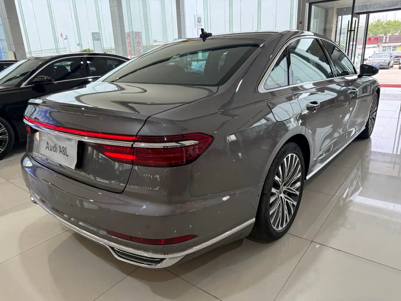 Audi A8 2018 A8L 55 TFSI quattro Luxury фото 3