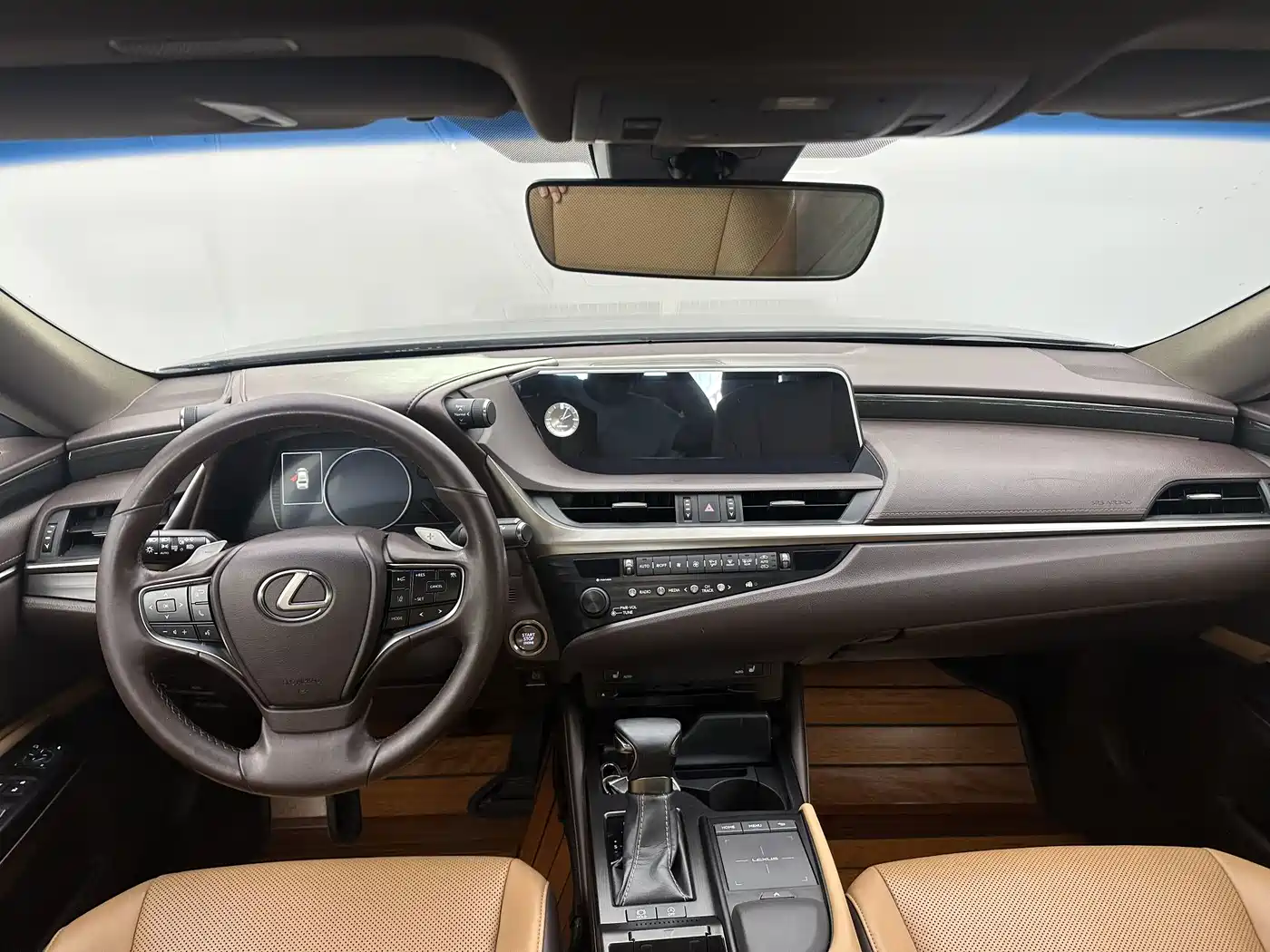 Фото 11 - Lexus ES