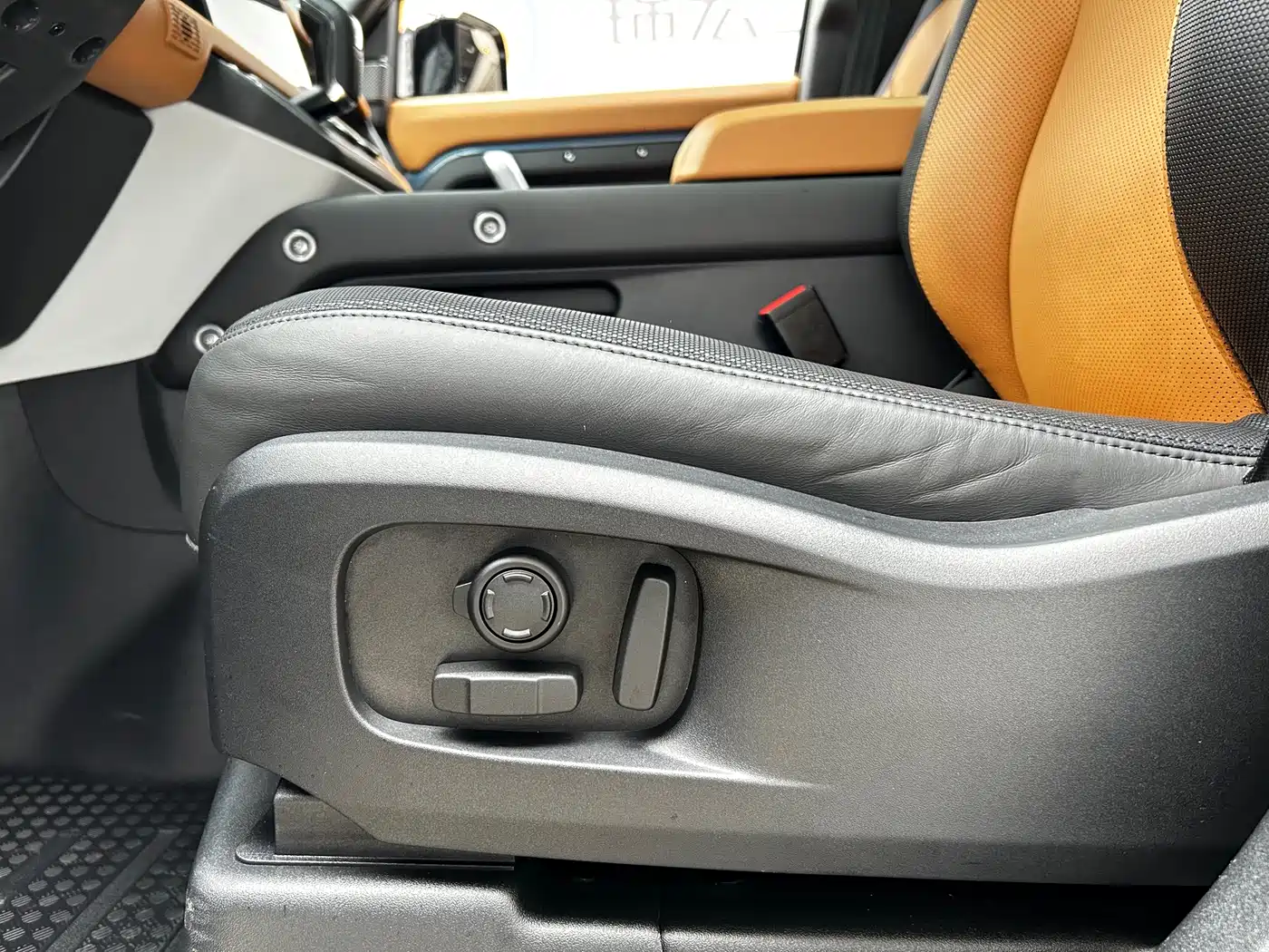 Land Rover Defender 2024 110 3.0T P400 X-DYNAMIC HSE фото 6