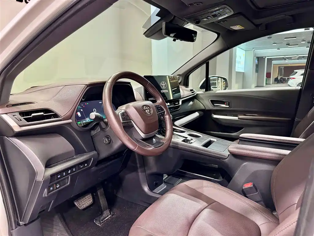 TOYOTA SIENNA
