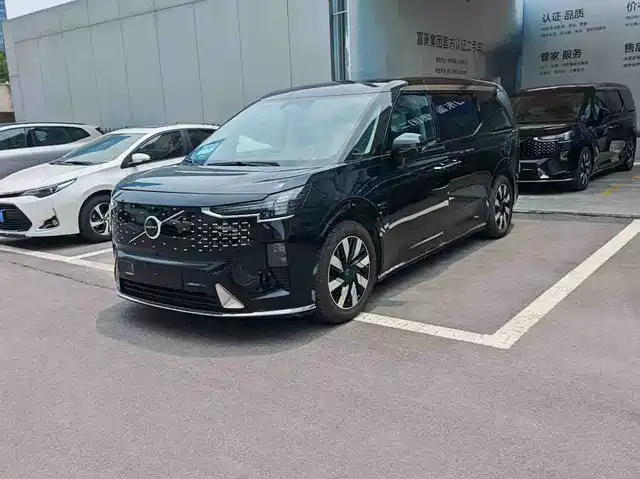  Volvo Volvo EM90 2025 Ultra Six-Seater