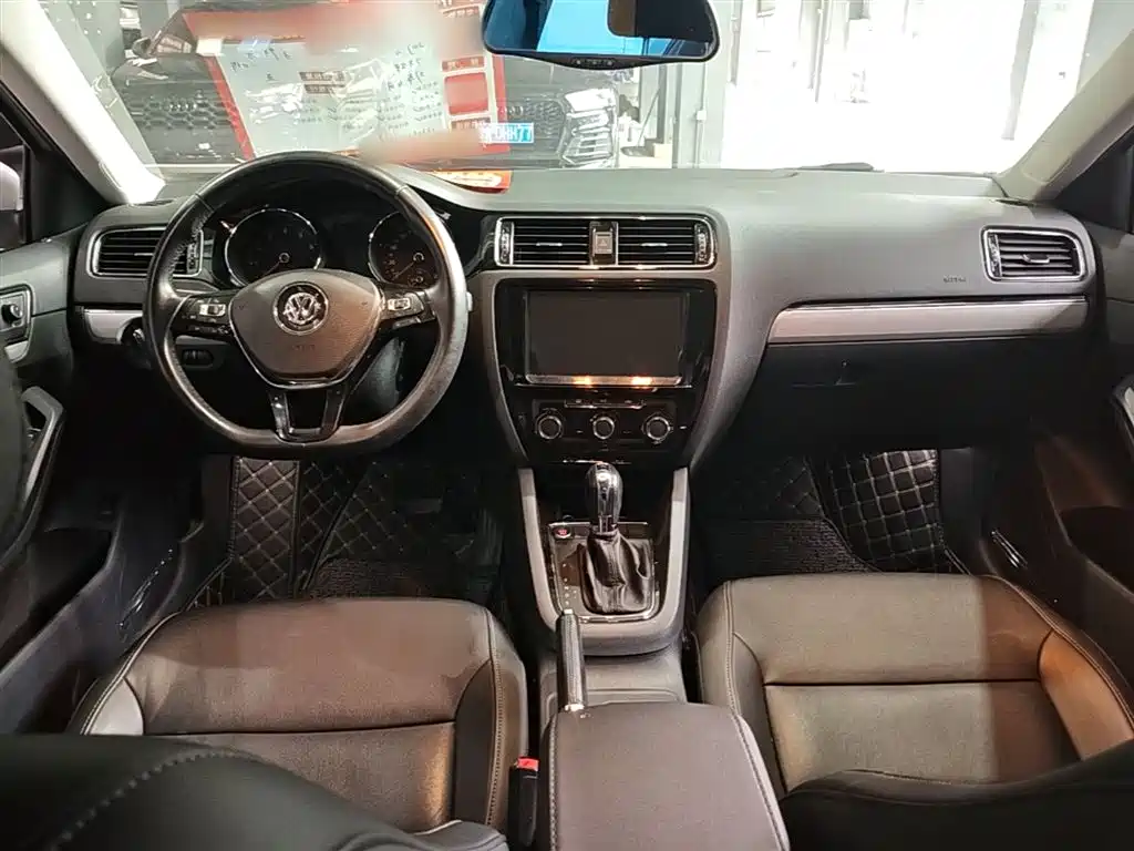 Volkswagen Sagitar 2017 230TSI Automatic Comfort фото 10