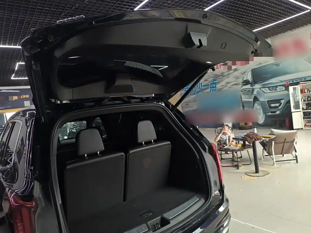 CADILLAC XT6