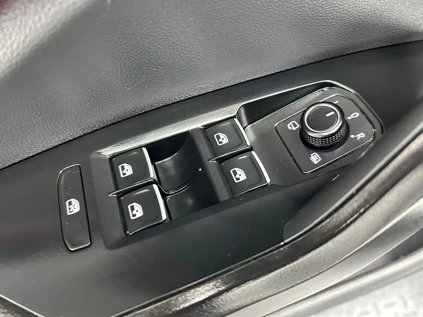 Volkswagen Sagitar 2021 280TSI DSG Surpassing Edition фото 10