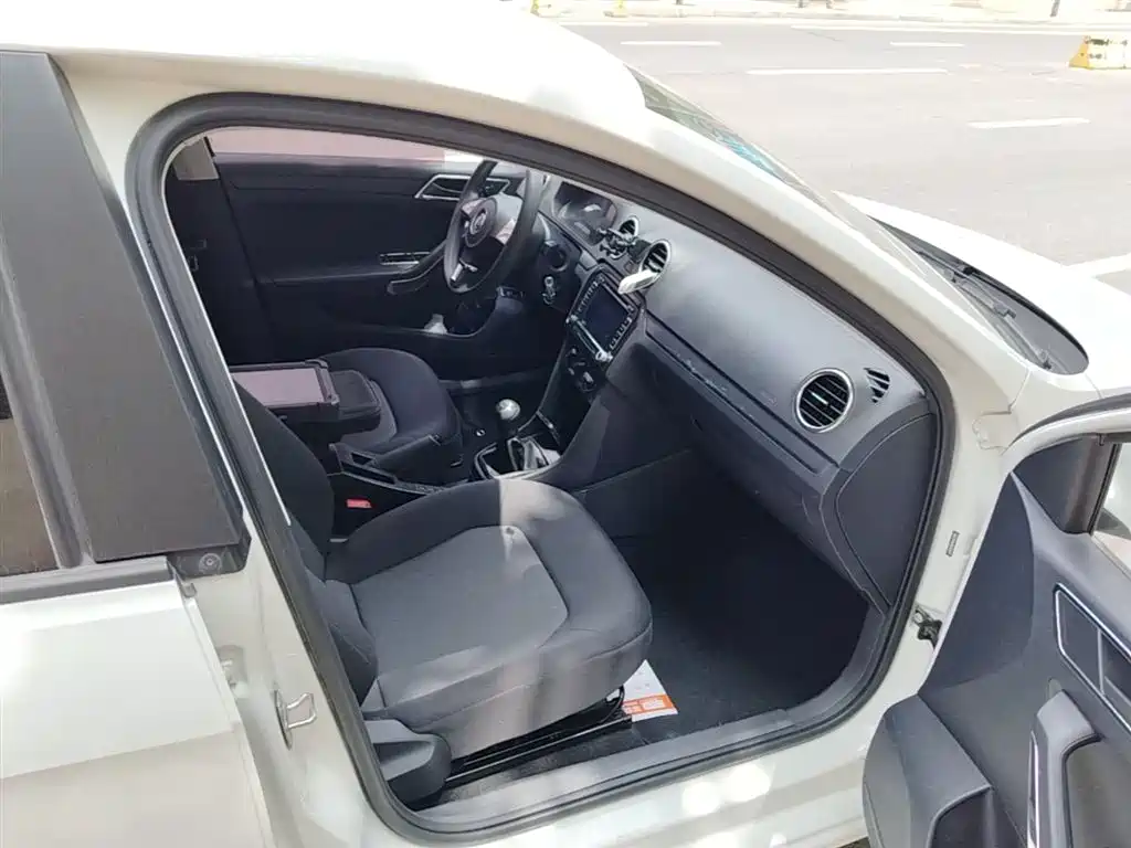 Volkswagen Jetta 2015 Quality Edition 1.4L Manual Fashion фото 25