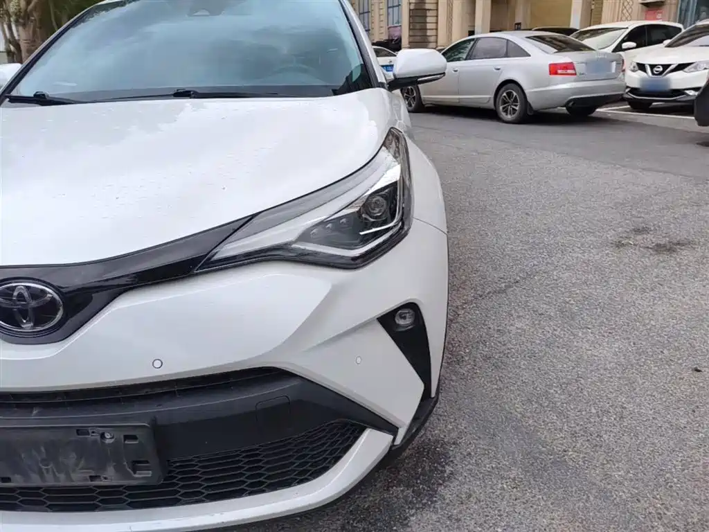 Toyota C-HR 2021 2.0L Luxury Edition фото 24