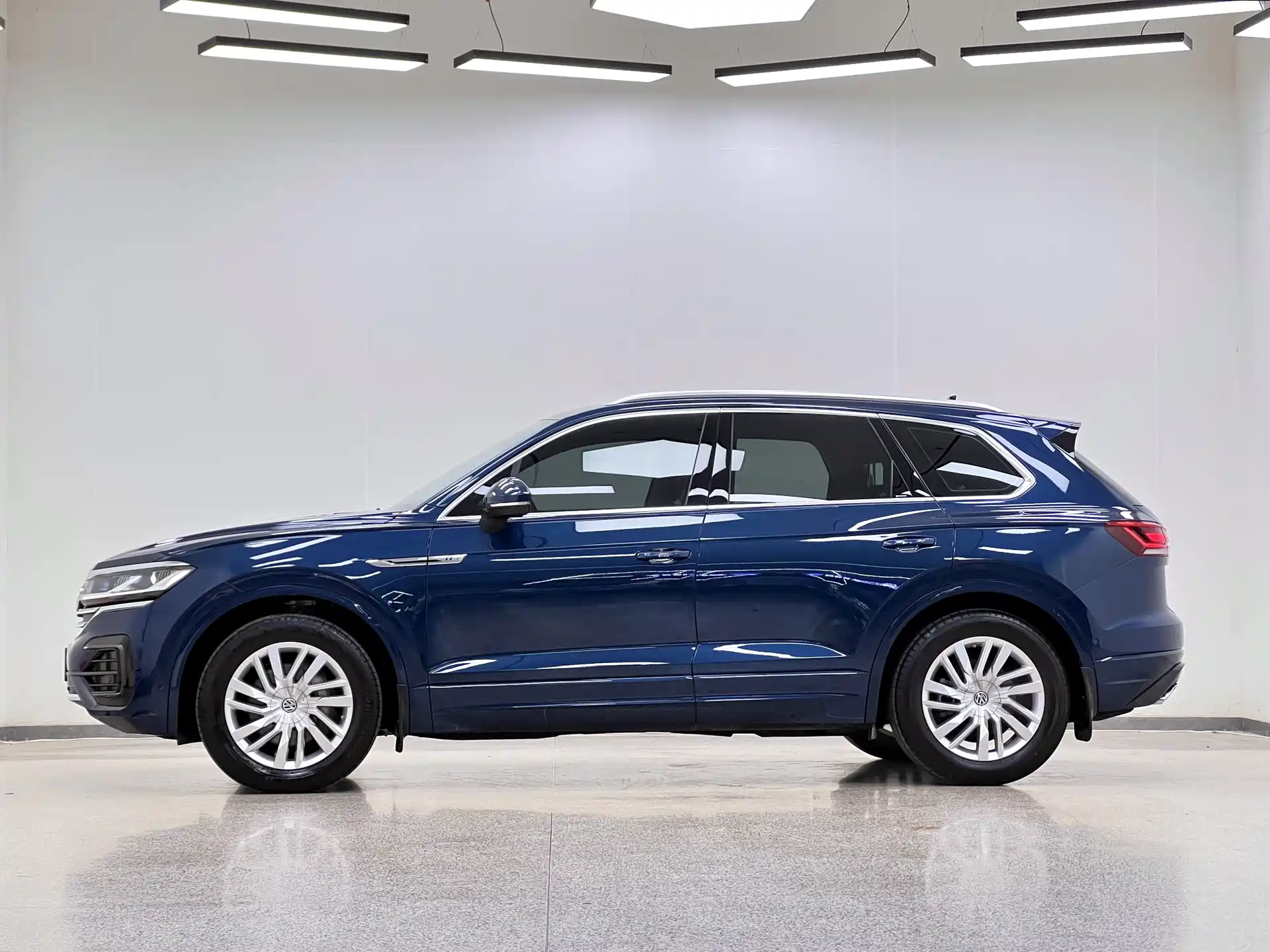 Фото 5 - Volkswagen Touareg