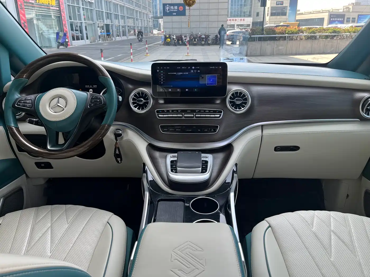 Mercedes-Benz Vito 2023 2.0T Business 7-Seater фото 9