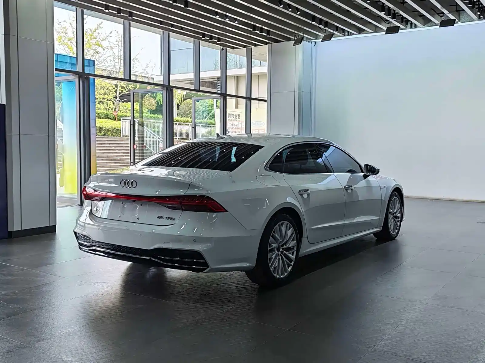 Фото 17 - Audi A7L
