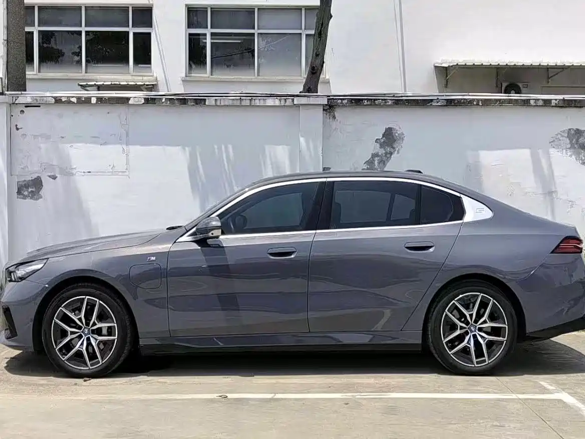 BMW i5 2024 2024 eDrive 35L Premium Model M Sport Package
