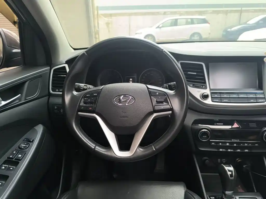 Фото 11 - Hyundai Tucson