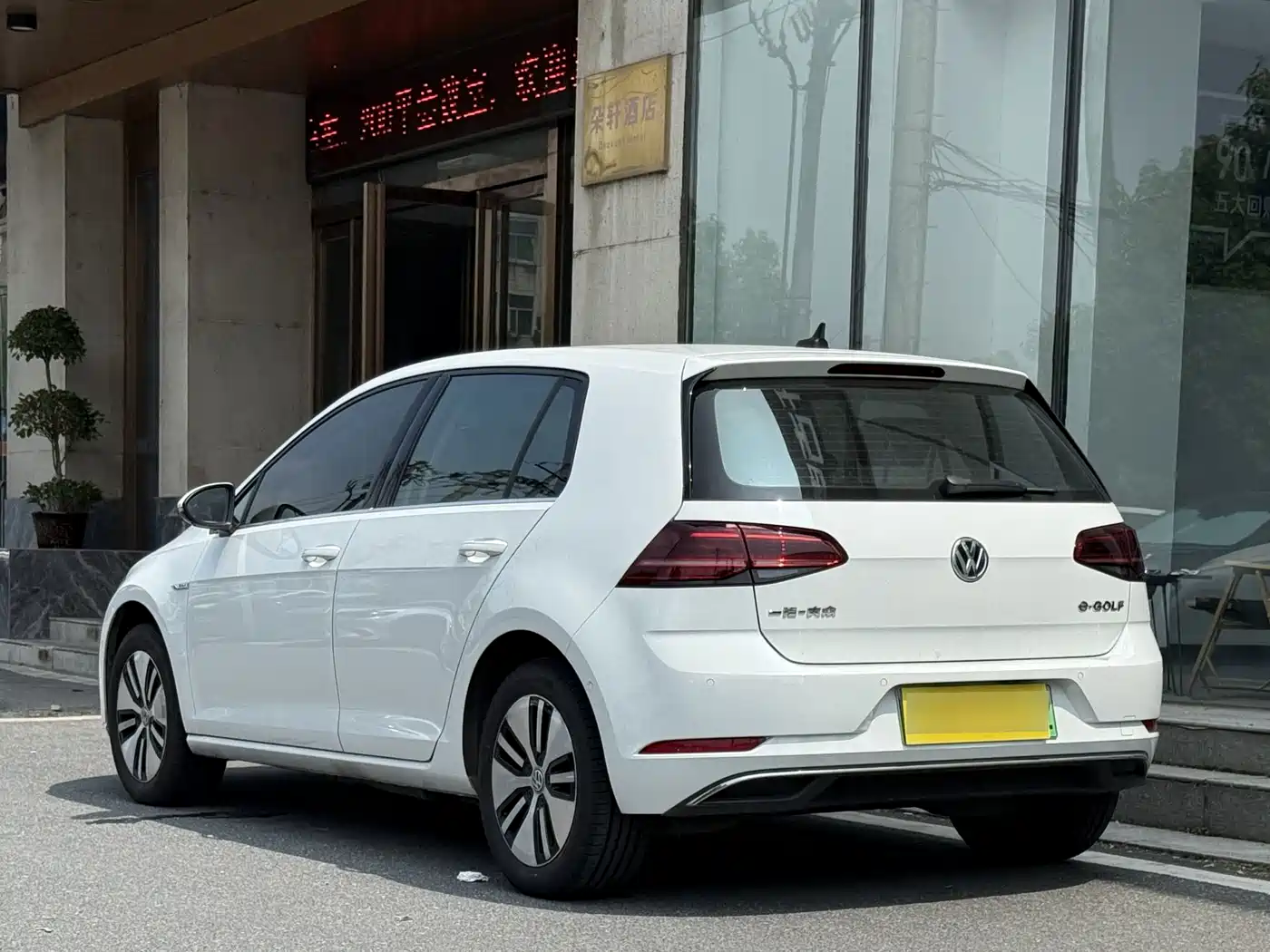 Volkswagen Golf Electric 2020 Chi Pro фото 4