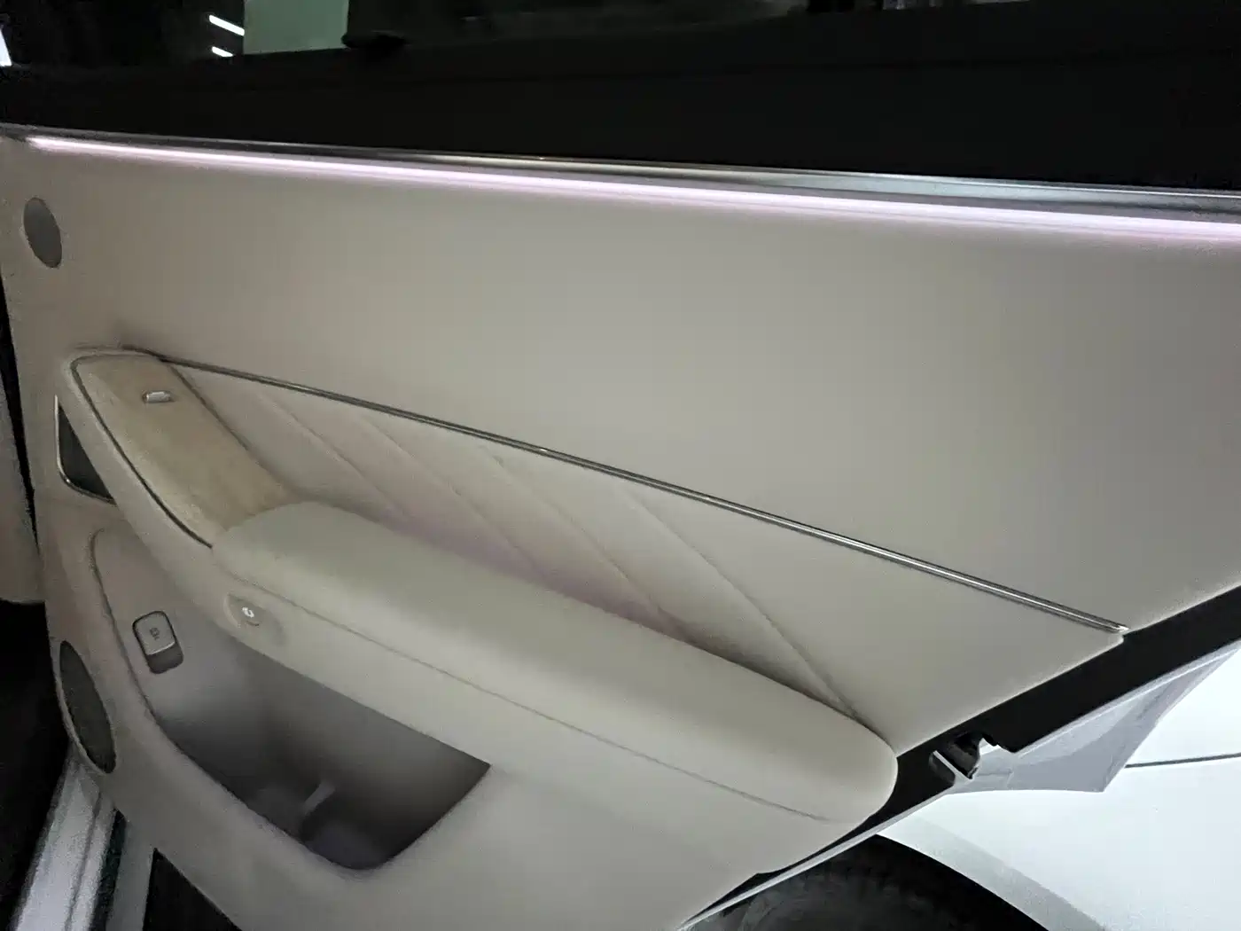 AITO Wenjie AITO M8 2025 Model Extended Range Max+ Edition 53.4kWh 6-Seater фото 21
