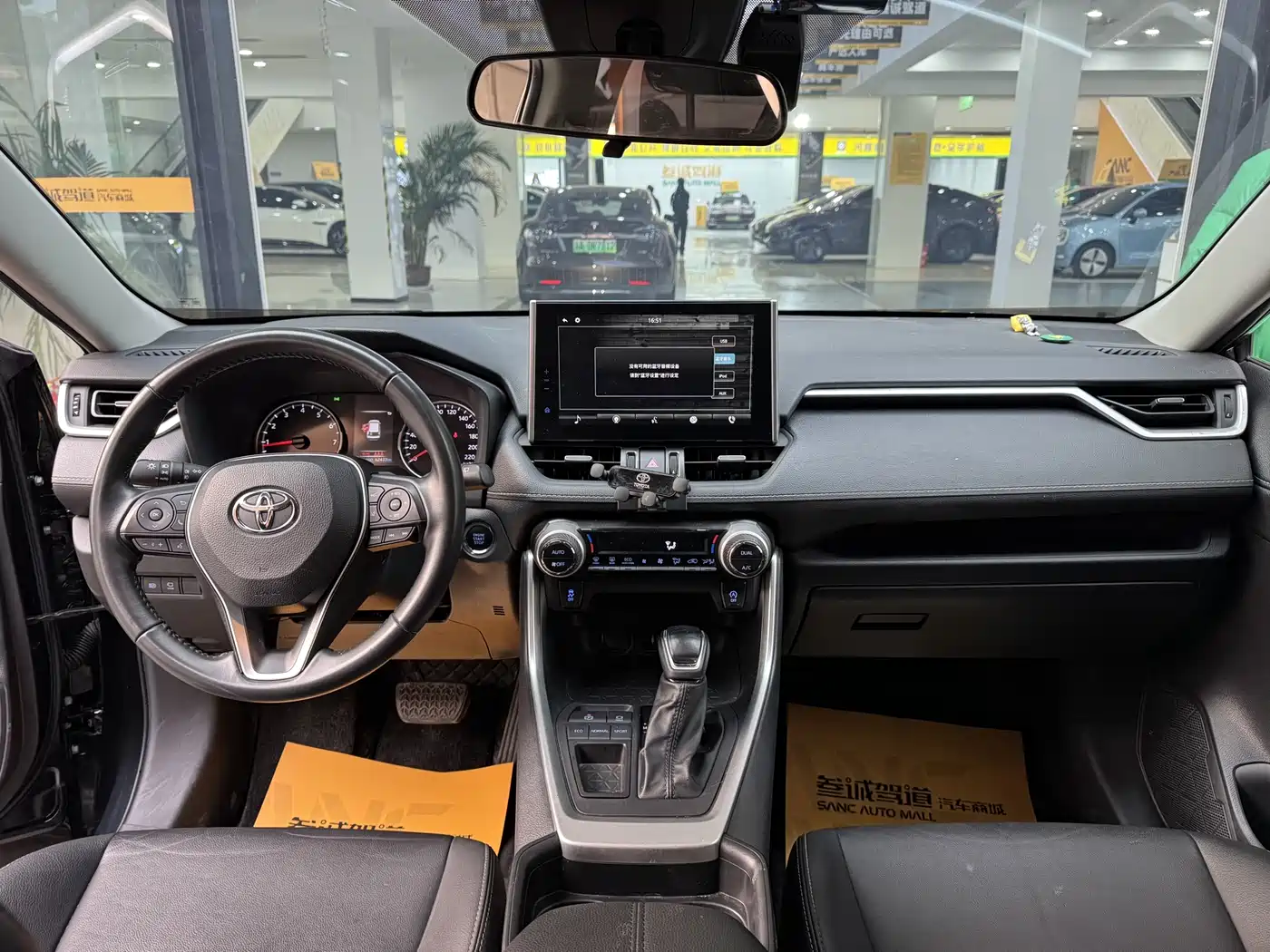 Toyota Wildlander 2022 2.0L CVT FWD Luxury Edition фото 10
