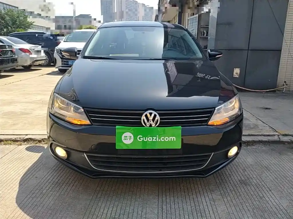 Volkswagen Sagitar 2014 Facelift 1.6L Automatic Leading Version фото 3