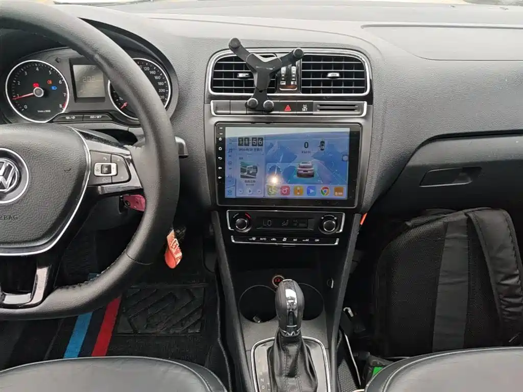 Volkswagen Polo 2014 1.6L Automatic Luxury Edition фото 13