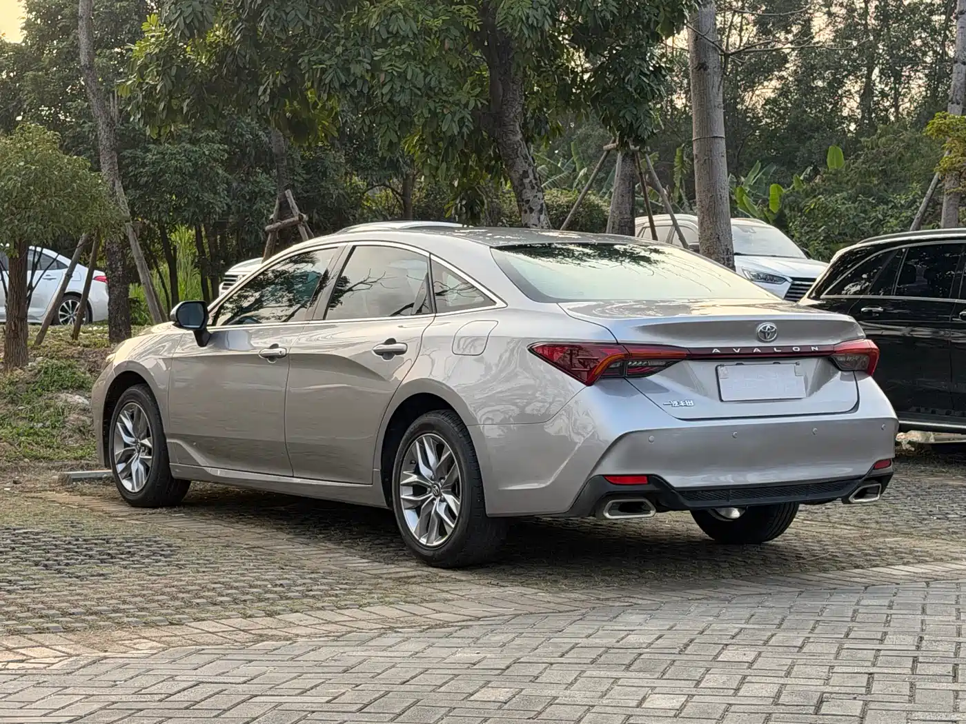 Toyota Avalon 2022 2.0L Progressive Edition фото 6