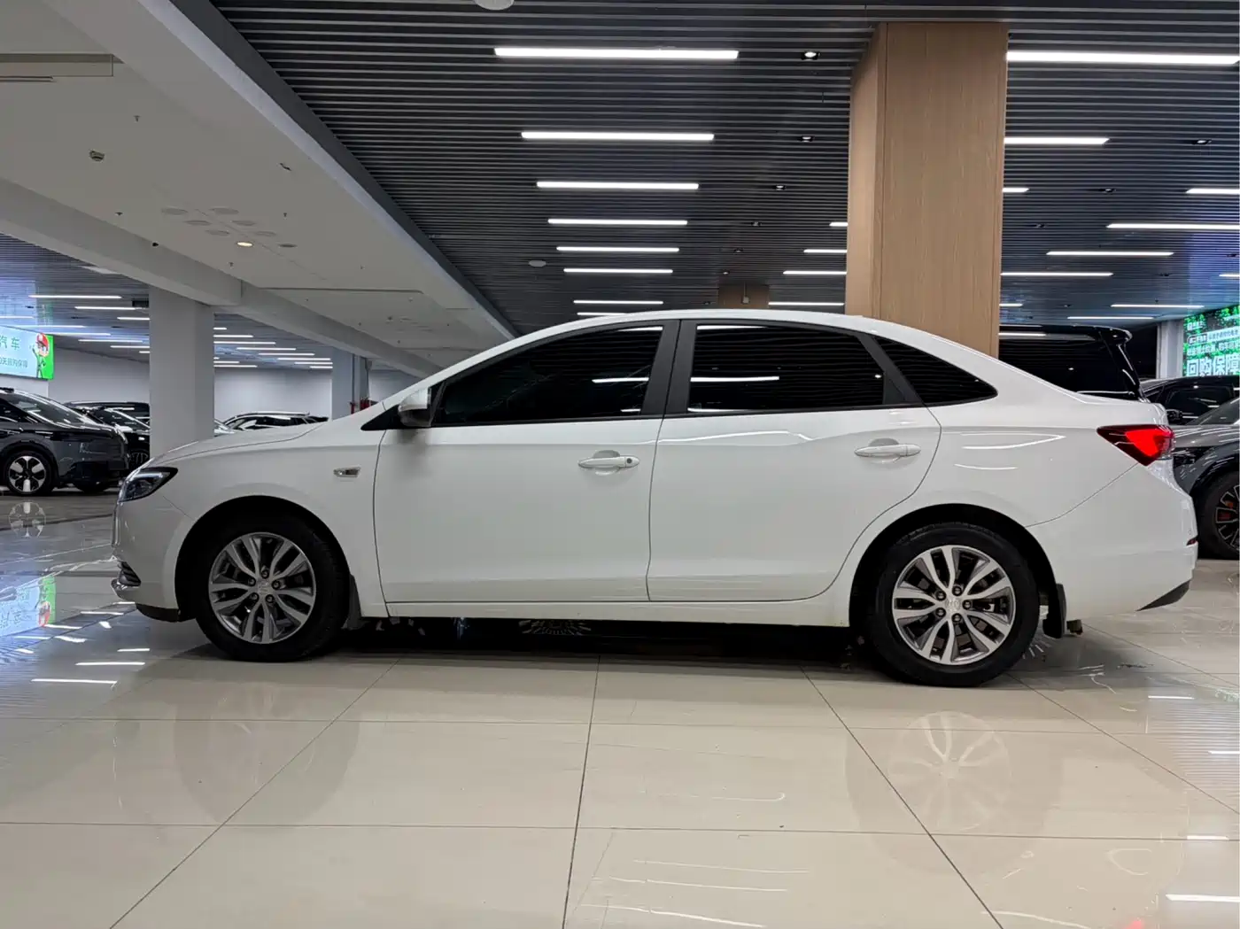 Buick Excelle 2019 18T Auto Connected Elite China VI фото 3