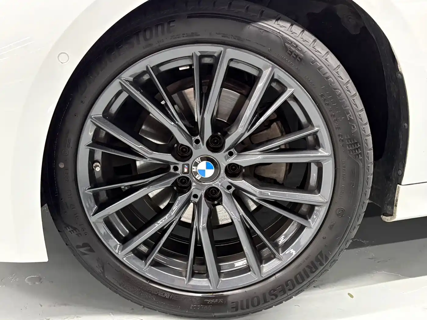 BMW 3 Series 2024 325i M Sport Shadowline Package фото 12