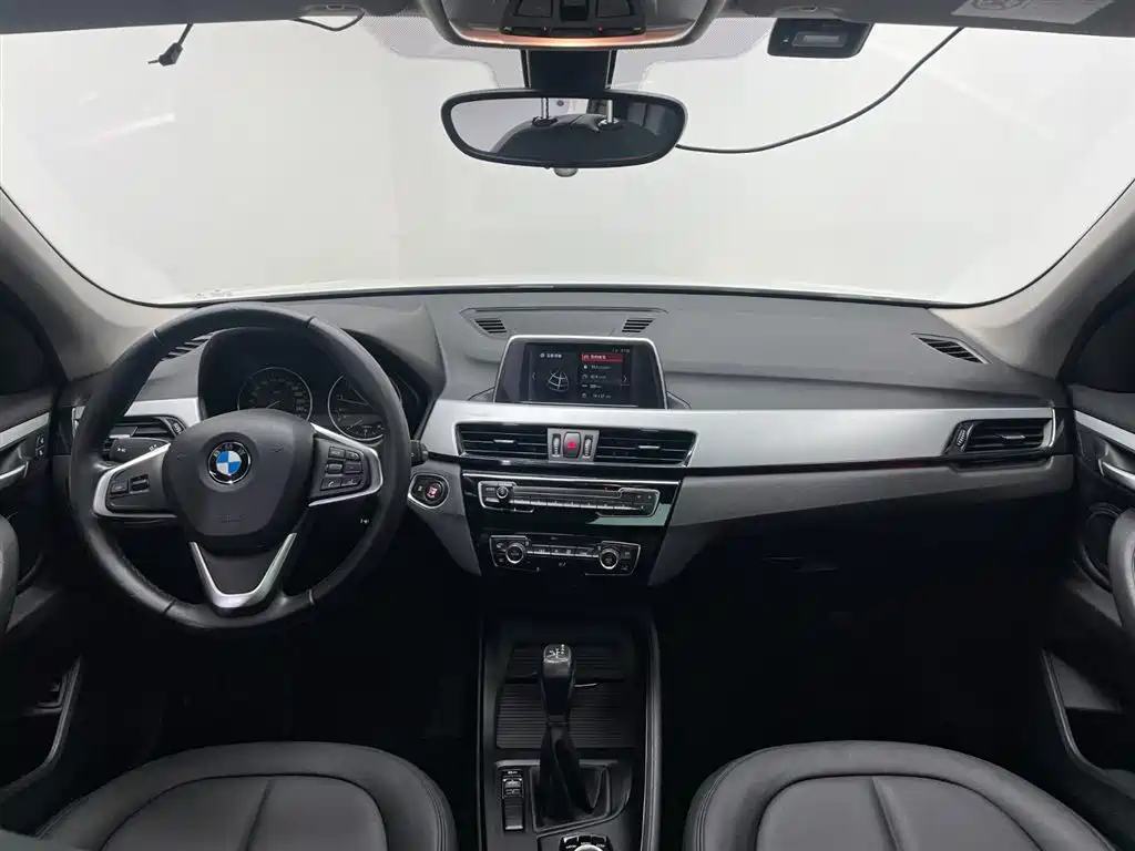 BMW X1 2018 sDrive20Li Leading Model фото 18