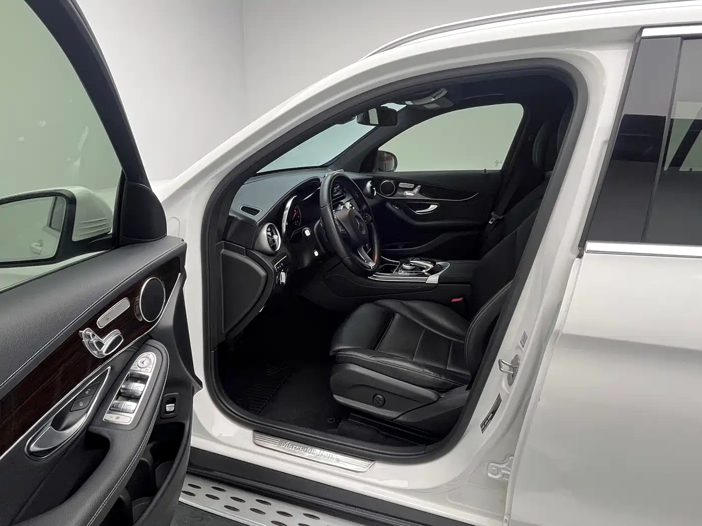 Mercedes-Benz GLC 2018 Facelift GLC 260 4MATIC Luxury фото 13