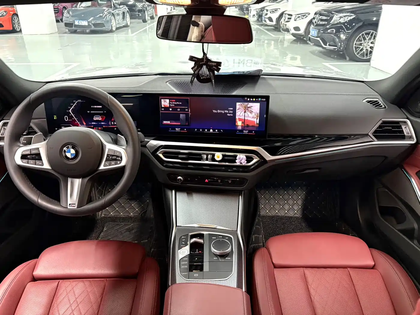 BMW 3 Series 2024 325i M Sport Shadowline Package фото 6
