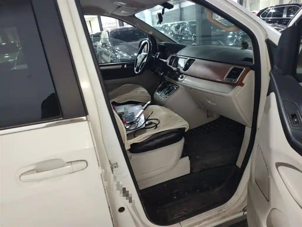 SAIC Maxus Maxus G10 2014 Model Year 2.0T Auto Luxury фото 20