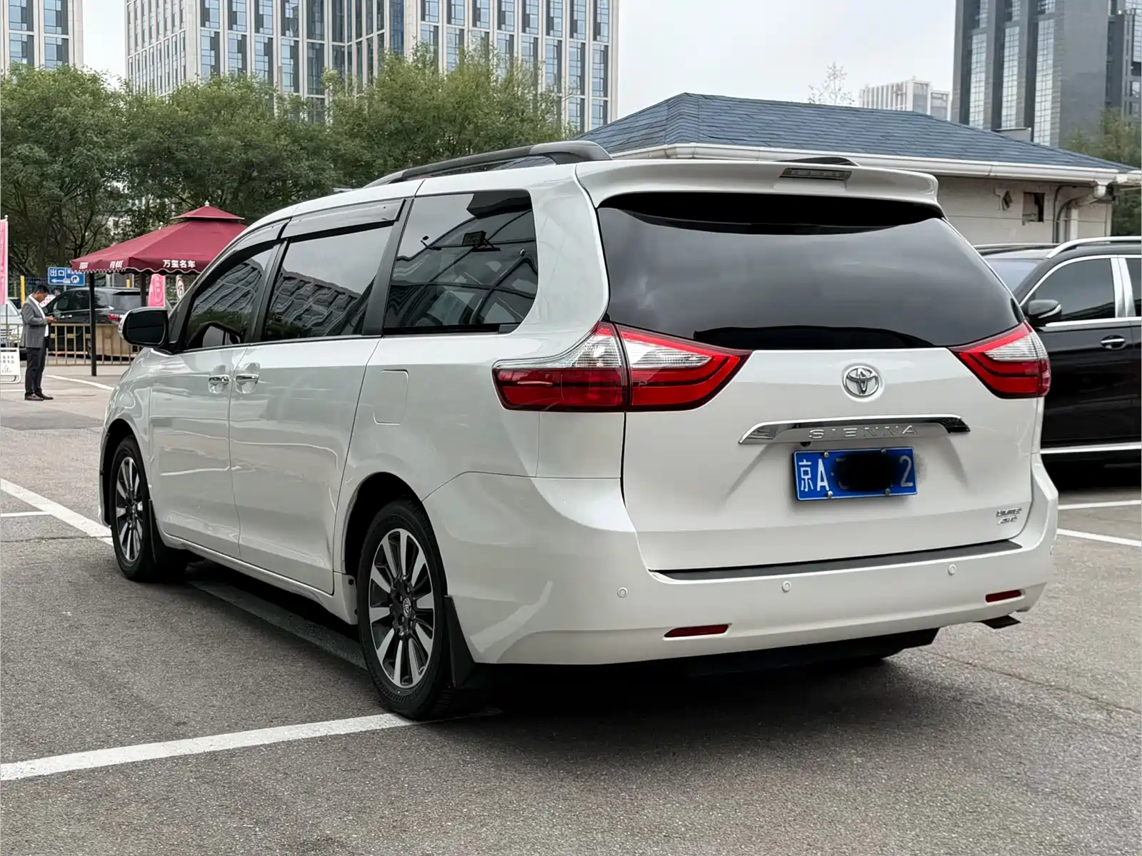 Photo 4 - Toyota Sienna