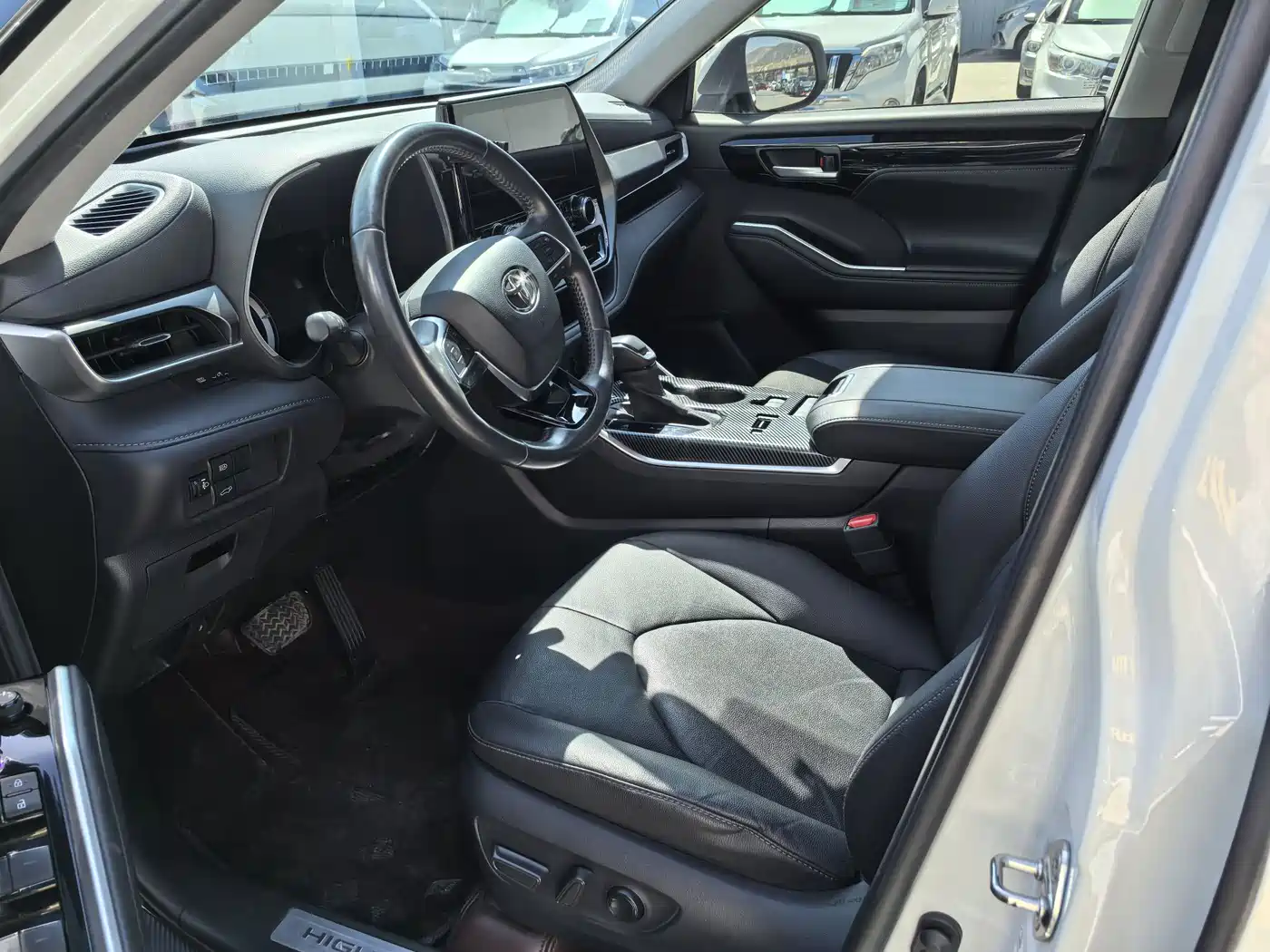 Toyota Highlander 2022 Model Dual Engine 2.5L 4WD Premium Edition 7-Seater фото 7