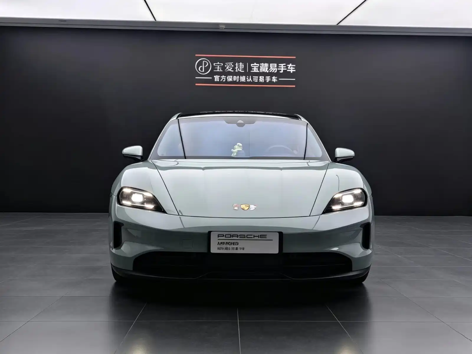Photo 5 - Porsche Taycan
