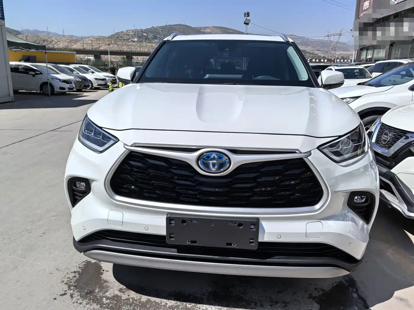 Toyota Highlander 2022 Model Dual Engine 2.5L 4WD Premium Edition 7-Seater фото 2