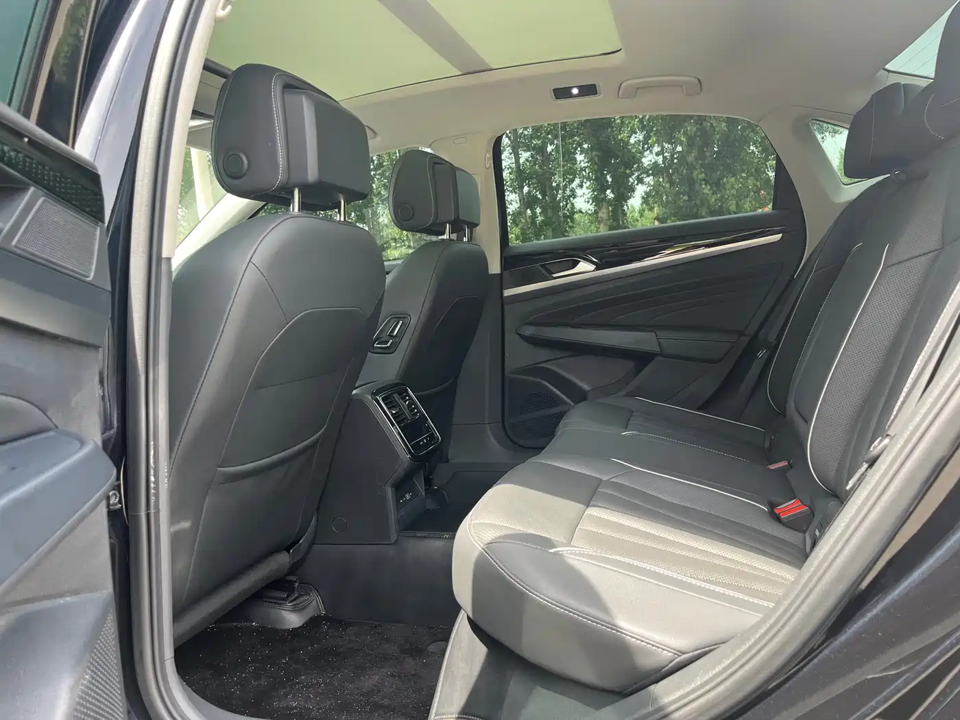 Volkswagen Passat 2024 330TSI Elite Edition фото 12
