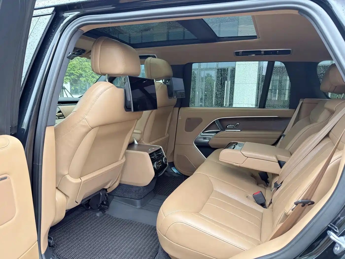Land Rover Range Rover 2023 Facelift 3.0 L6 400PS Prosperity Extended Version фото 15