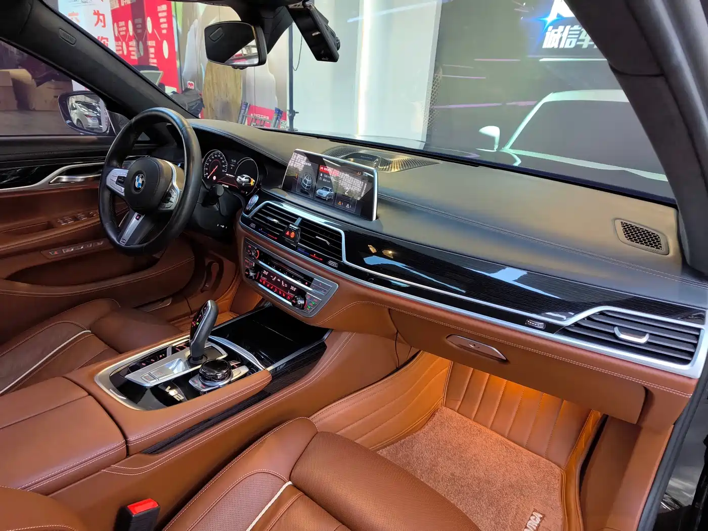 BMW 7 Series 2018 M760Li xDrive фото 18