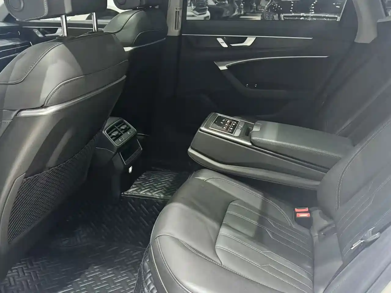 Photo 5 - Audi A6L