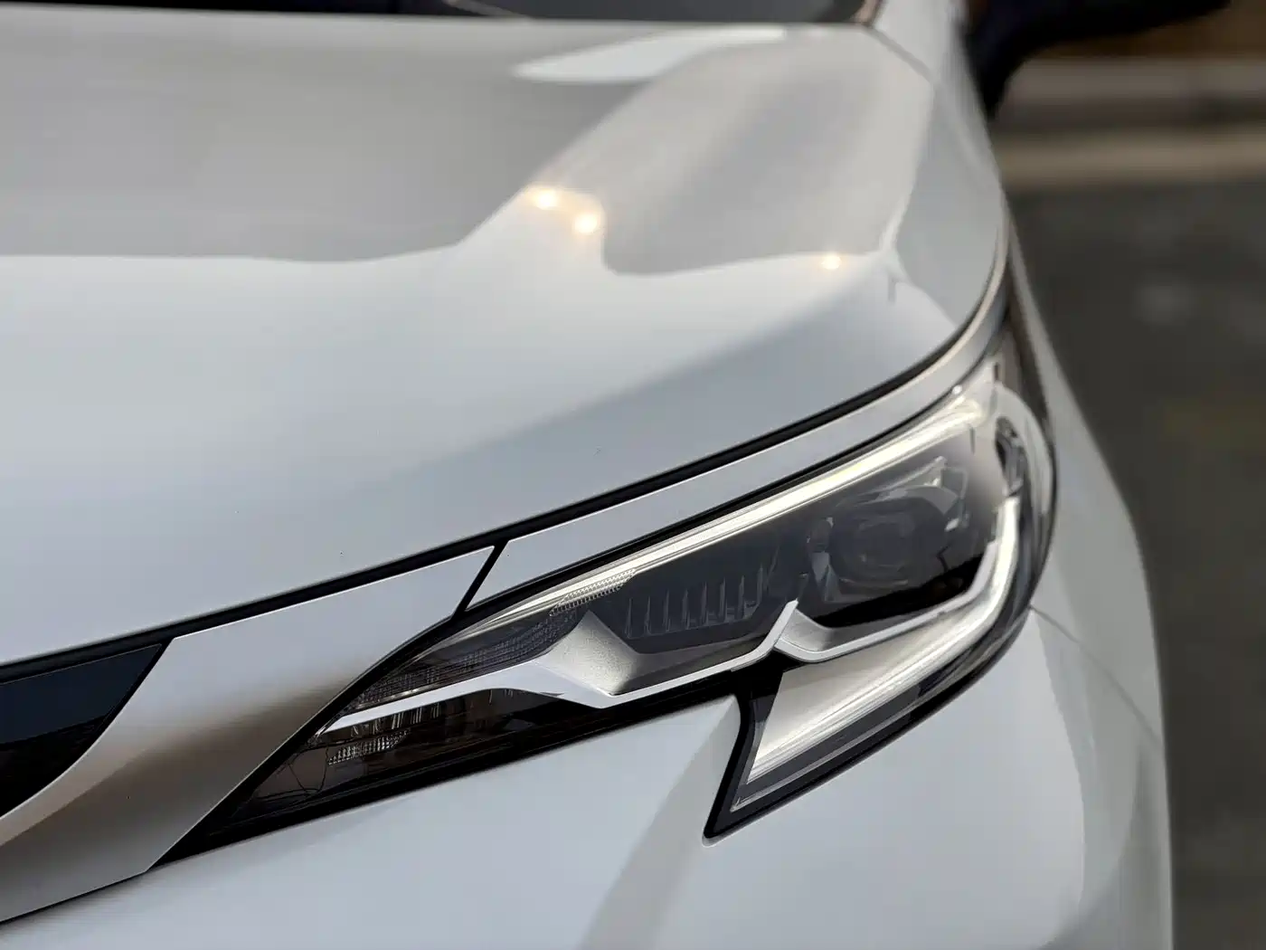 Toyota Sienna 2023 2.5L Hybrid Premium Edition фото 3