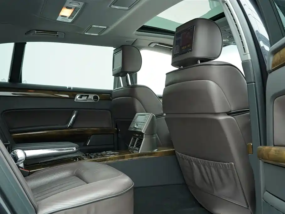 Volkswagen Phaeton 2012 4.2L Luxury Custom фото 21