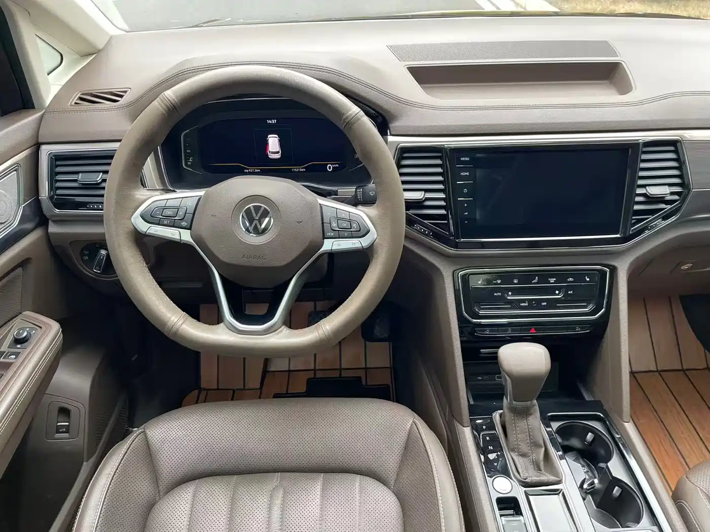 Volkswagen Viloran 2020 330TSI Luxury Edition фото 12